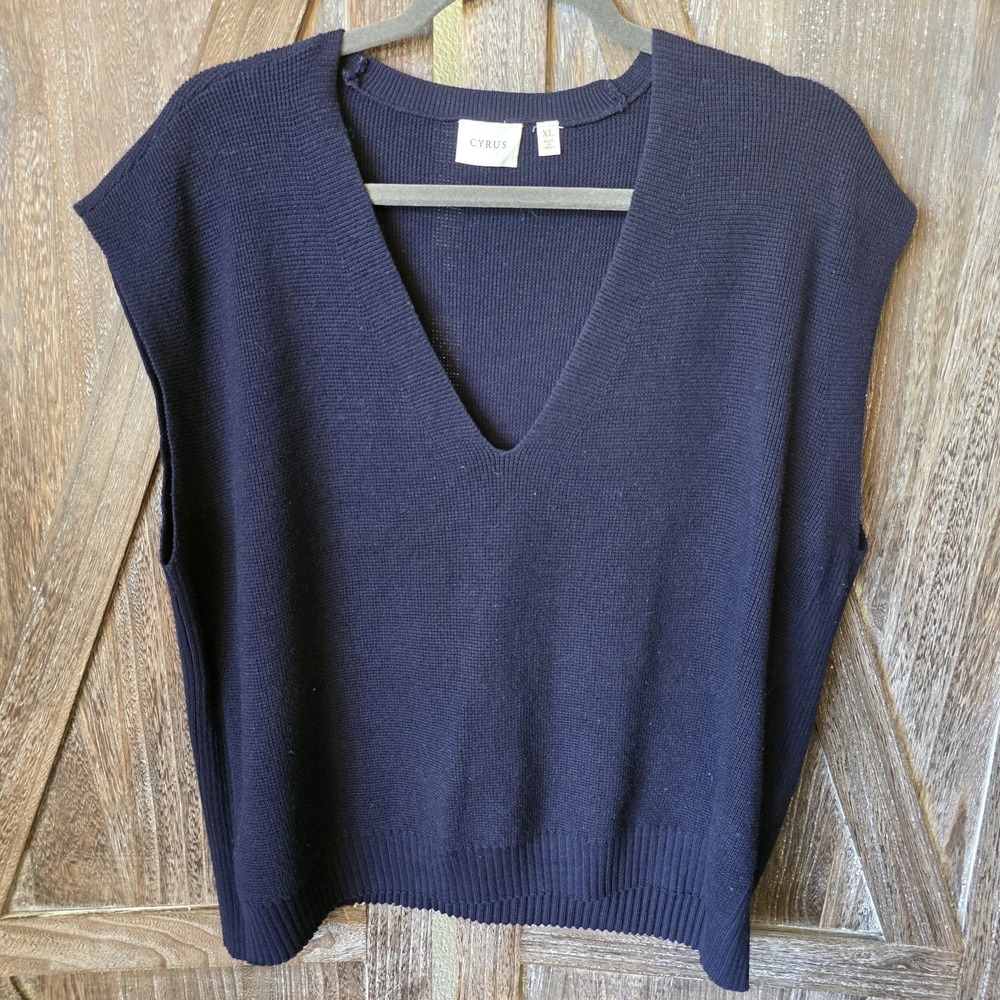 Cyrus Sweater Womens Size XL Navy Blue Vest V-Neck Casual Lightweight Sleeveless